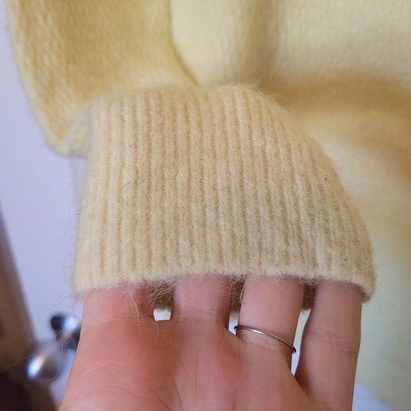 🌺3/$50 LOFT Lemon Yellow Sweater - Picture 3 of 4
